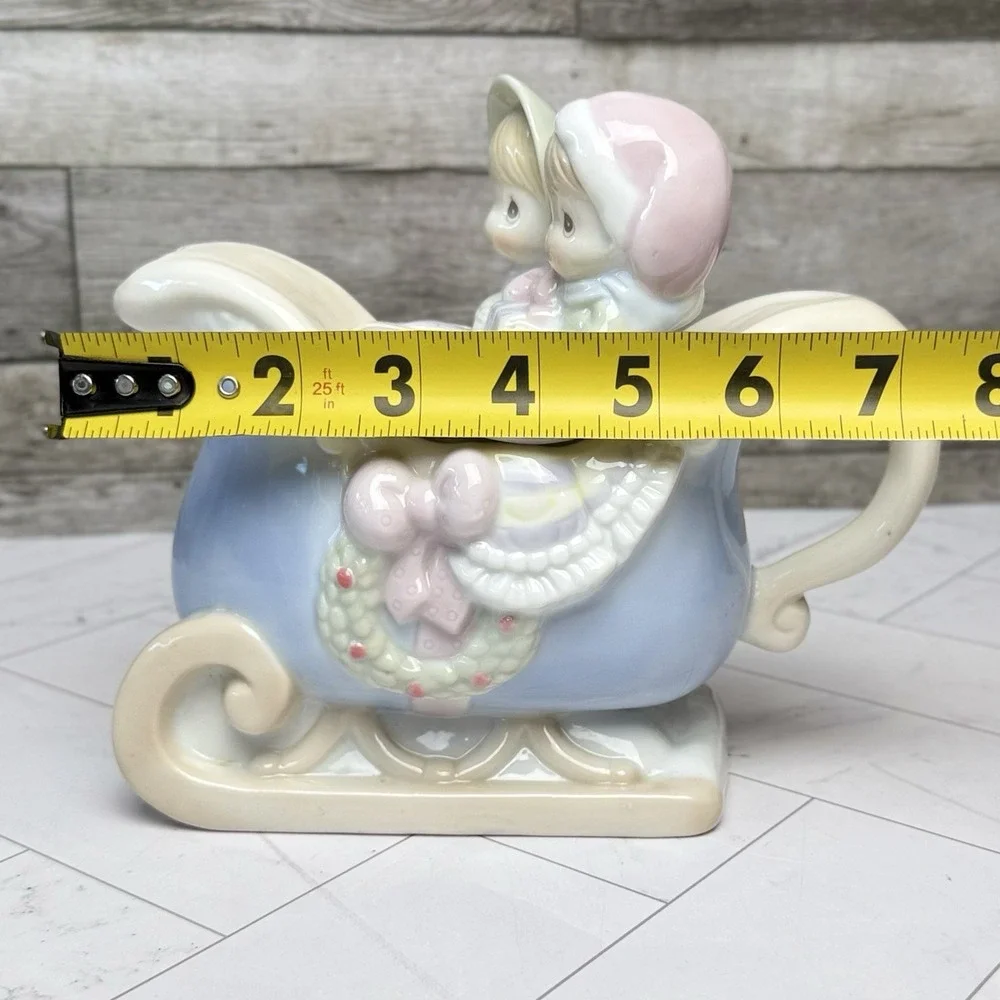 Precious Moments Sugar Town Enesco 1994 Couple in Sleigh Teapot Vintage